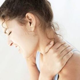 Dor severa debido á osteocondrose da columna cervical